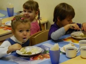 Установлены размеры платы за питание в детсадах